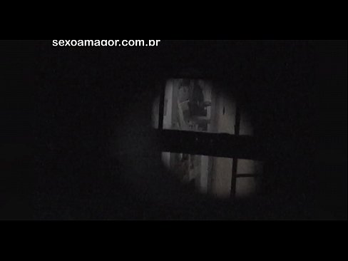 ❤️ Блондини ичкери кирпичтин артына катылган кошуналык войер жашыруун түрдө видеого тартып алат Порно fb боюнча бизде